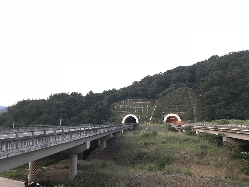宁绩高速公路周湾隧道出口段滑坡工程
